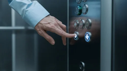 The Elevator Forgiveness Challenge: 100 μηνύματα Συγχώρεσης μέχρι τον 10 Όροφο.